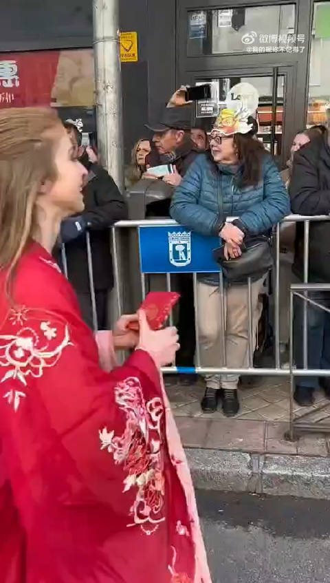 春节期间刷到最多的就是，外国人过中国节……