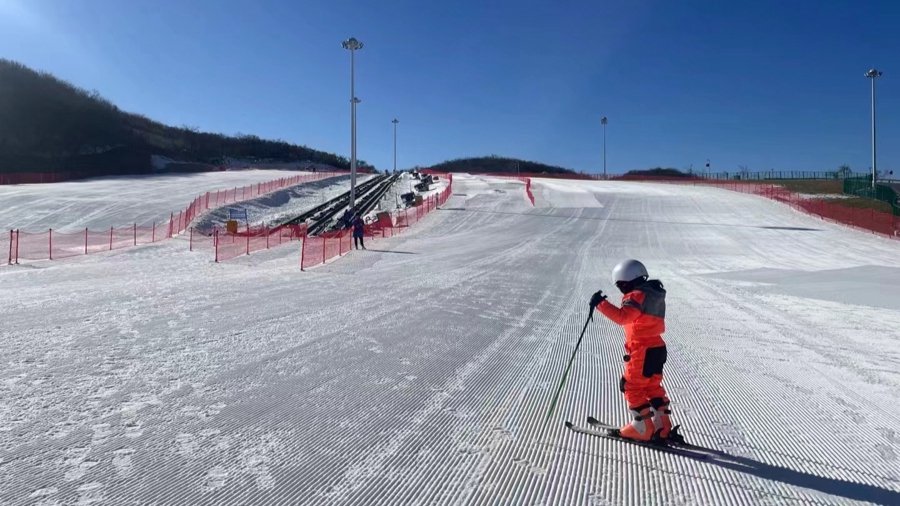 冰雪旅游热方兴未艾。余芳 供图