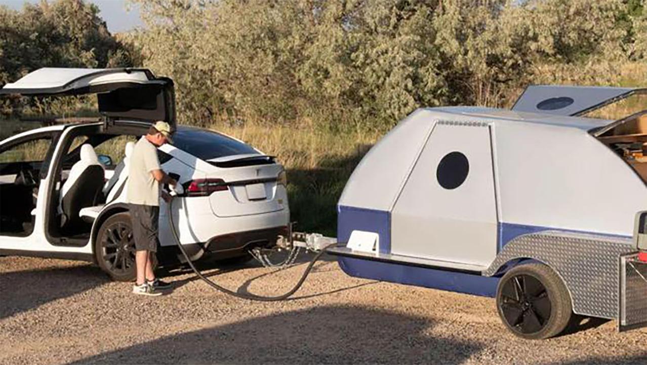可以作为充电宝的露营车，堪称移动充电桩，特斯拉标配