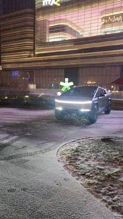 2月18日晚，特斯拉赛博皮卡现身长春