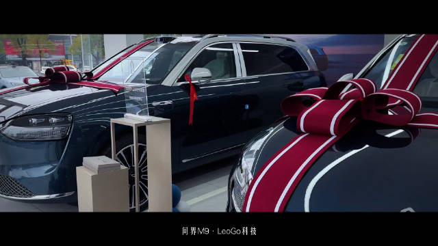 拍了一个提问界M9的视频，撕膜快感真的爆棚！