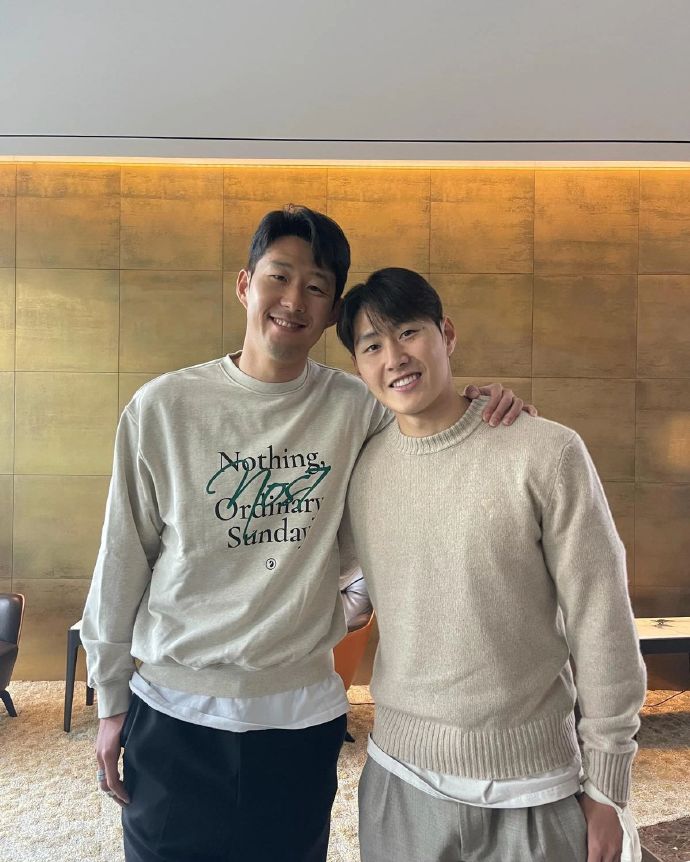 李剛仁(右)前往倫敦,向孫興慜登門道歉。