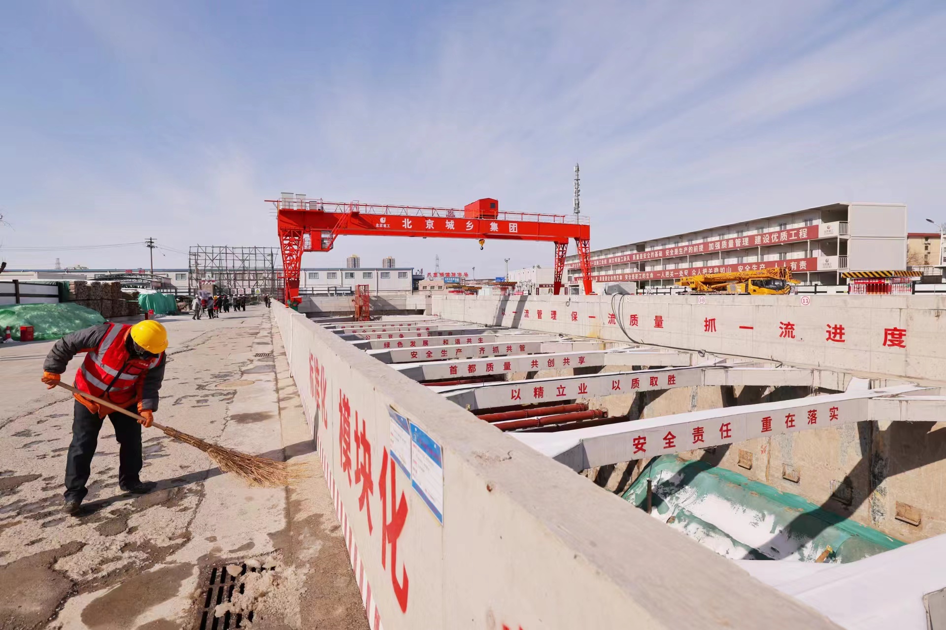 2月22日，新京報記者探訪地鐵平穀線永順站，工人正在施工。新京報記者 陶冉 攝