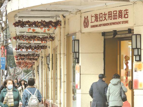 前来怀旧和扫货的市民络绎不绝