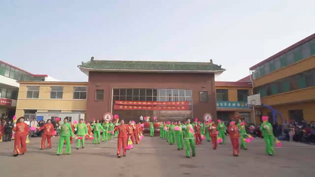 山西太原，王吴村连续十三年举办的元宵节农民文艺汇演……
