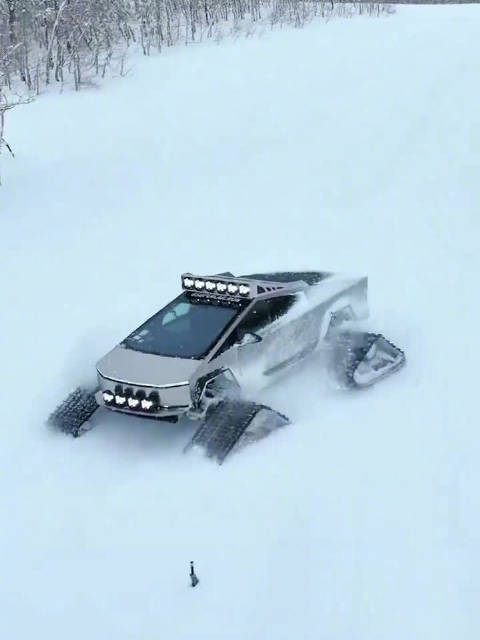 特斯拉赛博皮卡雪地版！