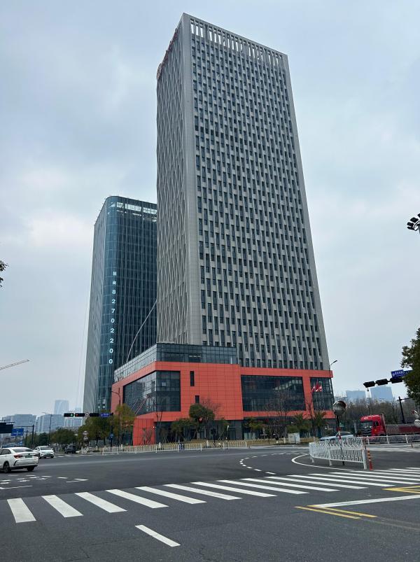 娃哈哈集团创始人宗庆后逝世：员工、市民自发到公司旧址悼念