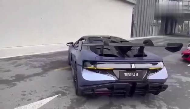 仰望U9原地掉头，云辇-X、易四方，这个底盘的素质真的很厉害了……