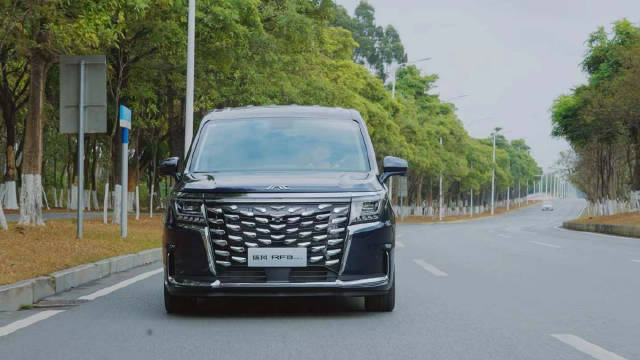 相比同级MPV，瑞风RF8新国潮的设计……