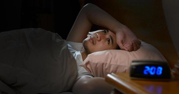 老年人睡觉时总在凌晨3、4点醒来，一般暗示4大疾病，要引起重视