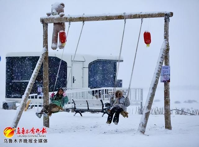 雪天里的野路子营地热度不减,依旧很受游客们的喜爱。受访者供图