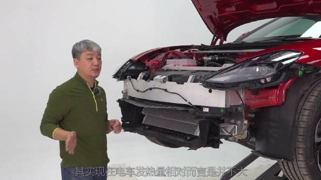 从这辆MG名爵Cyberster的前后防撞梁来看……