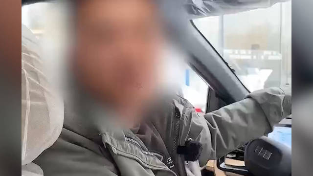 男子买吉利车没开出4S店就降价1.7万……