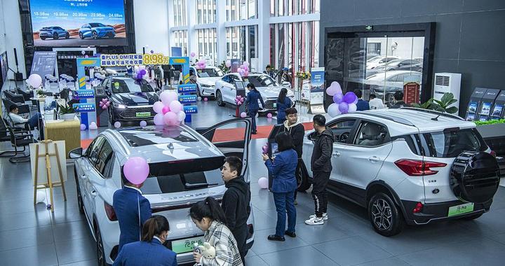 新能源车“价格战”将引发车险降价？业界：车险价格受多因素影响