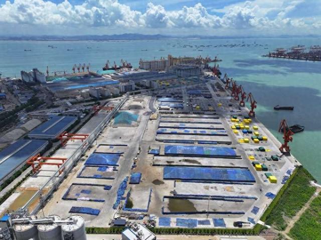广州港南沙港区粮食及通用码头扩建工程航拍图。林坚钦/摄