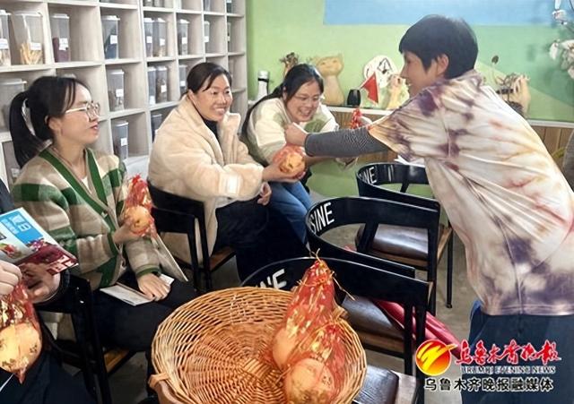 3月5日下午,在六亩半的“微雨众卉新,一雷惊蛰始”惊蛰主题社科普活动现场。记者王煜摄