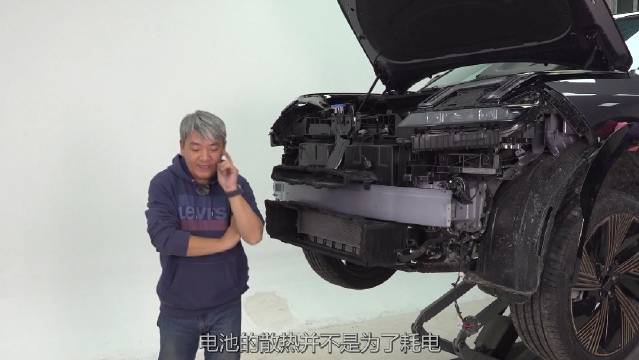 从这辆领克08的前后防撞梁来看……