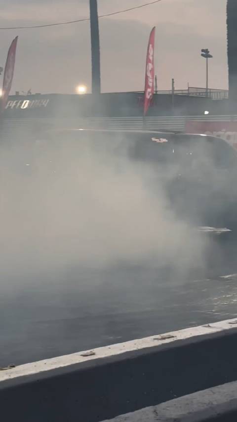 不知道为什么，就感觉感觉这台车和理想MEGA很配！