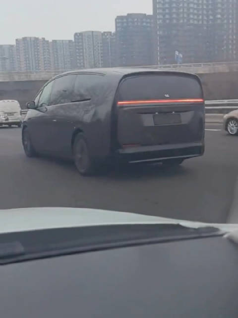 最在老刷到理想MEGA，感觉理想有点被流量反噬！