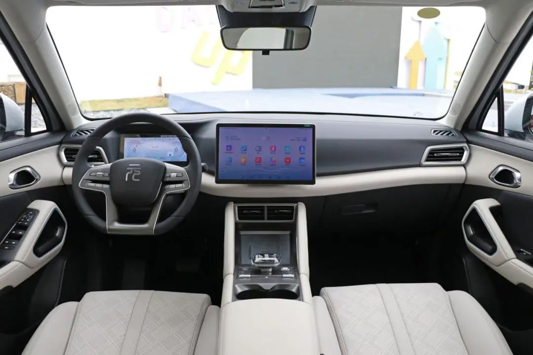 纯电续航破400km,e平台3.0打造,比亚迪元UP成通勤代步更优选?