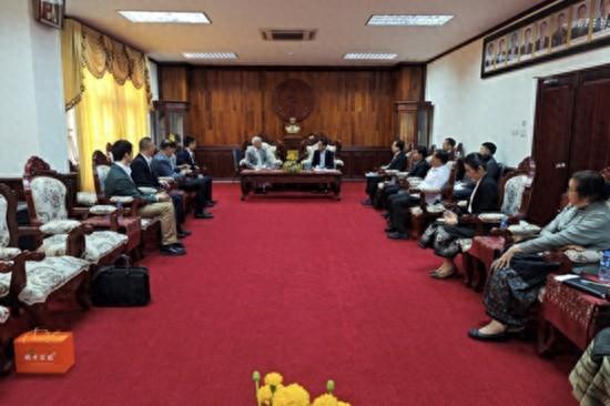 养生文化。张秋利博士一行受到老挝卫生界热情欢迎，双方项目合作顺利。老挝卫生副部长dr.sanong