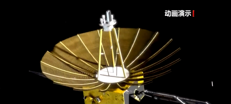 從外形上看，鵲橋系列中繼衛星最顯著的特徵，就是擁有一把「金色大傘」。本文圖片來源：央視新聞