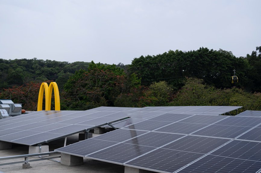 雲山天地餐廳屋頂光伏設備將實現年發電量約5.5萬度，滿足餐廳全部照明用電需求。受訪者供圖