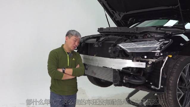 这辆奥迪A7L的防撞梁基本上与A6L相差不大…