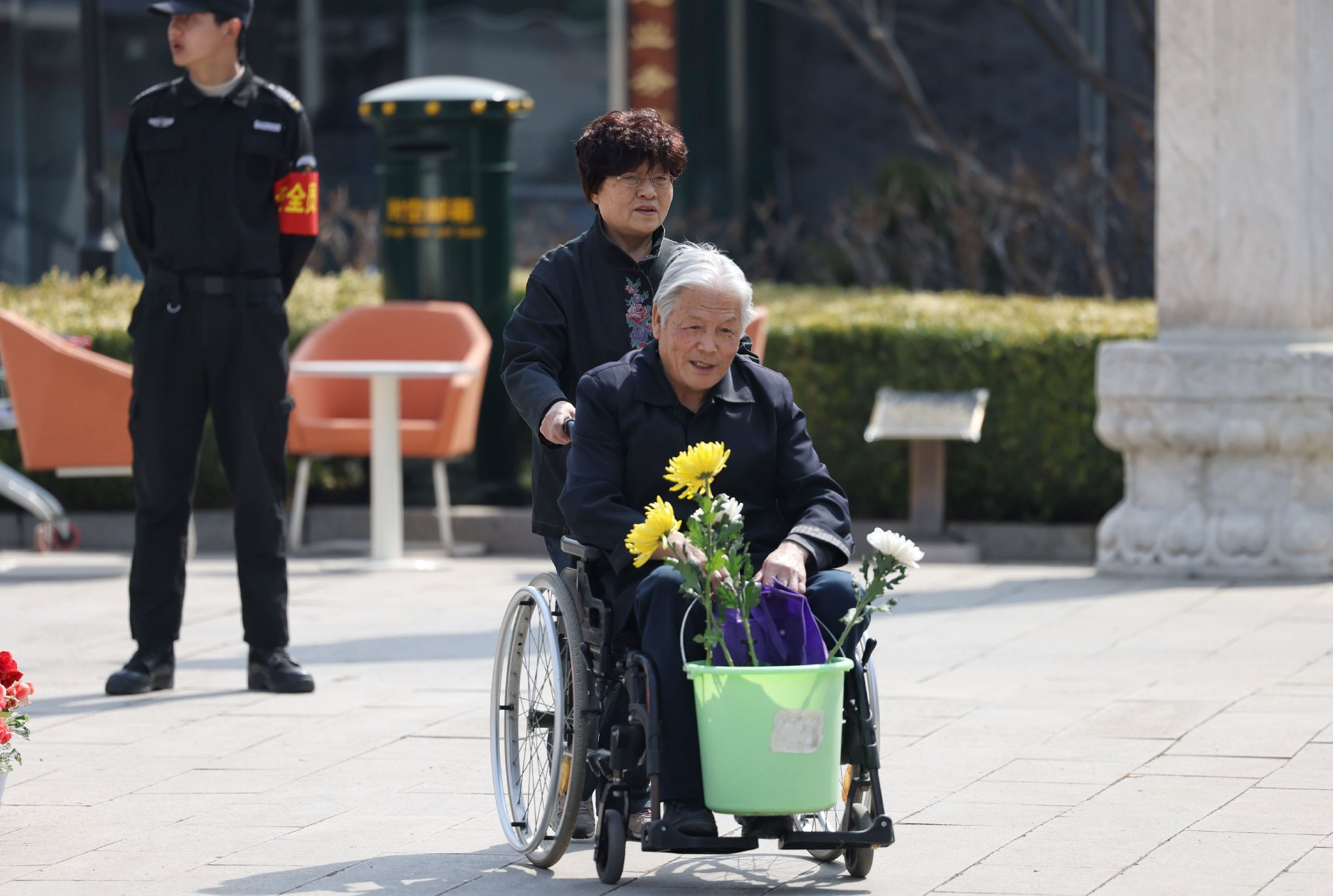 市民前來祭掃。新京報記者 王貴彬 攝