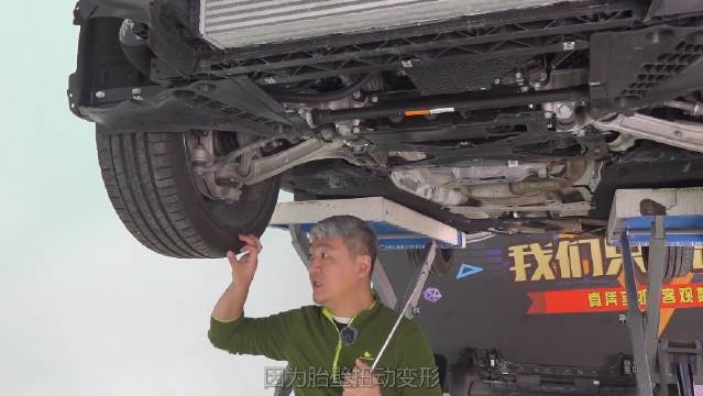 这辆A7L的底盘依旧是奥迪MLB Evo模块化平台打造，基本上与A6L保持一致