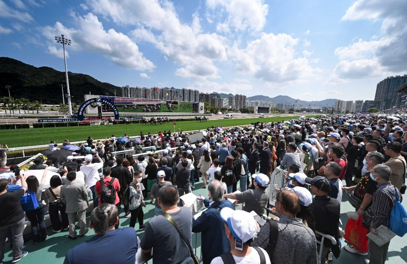 3月24日，2024寶馬香港打吡大賽（2000米）在香港沙田馬場上演。香港賽馬會供圖