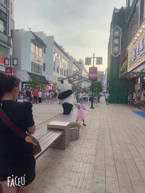 看到就很快乐，真·功夫熊猫，来一起斗舞啊