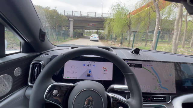 给大家展示一段早上开问界 M9 上班路过的村间小路（胸前相机拍摄）…