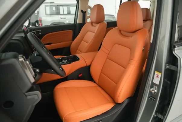 年轻人的第一台硬派SUV,颜值爆表