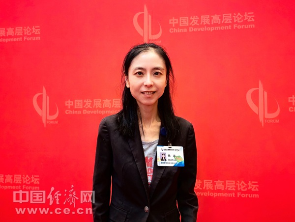 3月25日,晶科能源副总裁钱晶在参加中国发展高层论坛2024年年会期间接受中国经济网记者采访。中国经济网记者马常艳摄