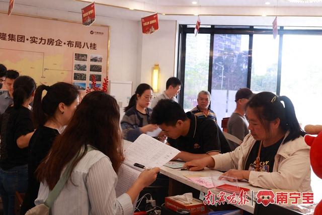 选房现场 通讯员 黄慧铃 摄