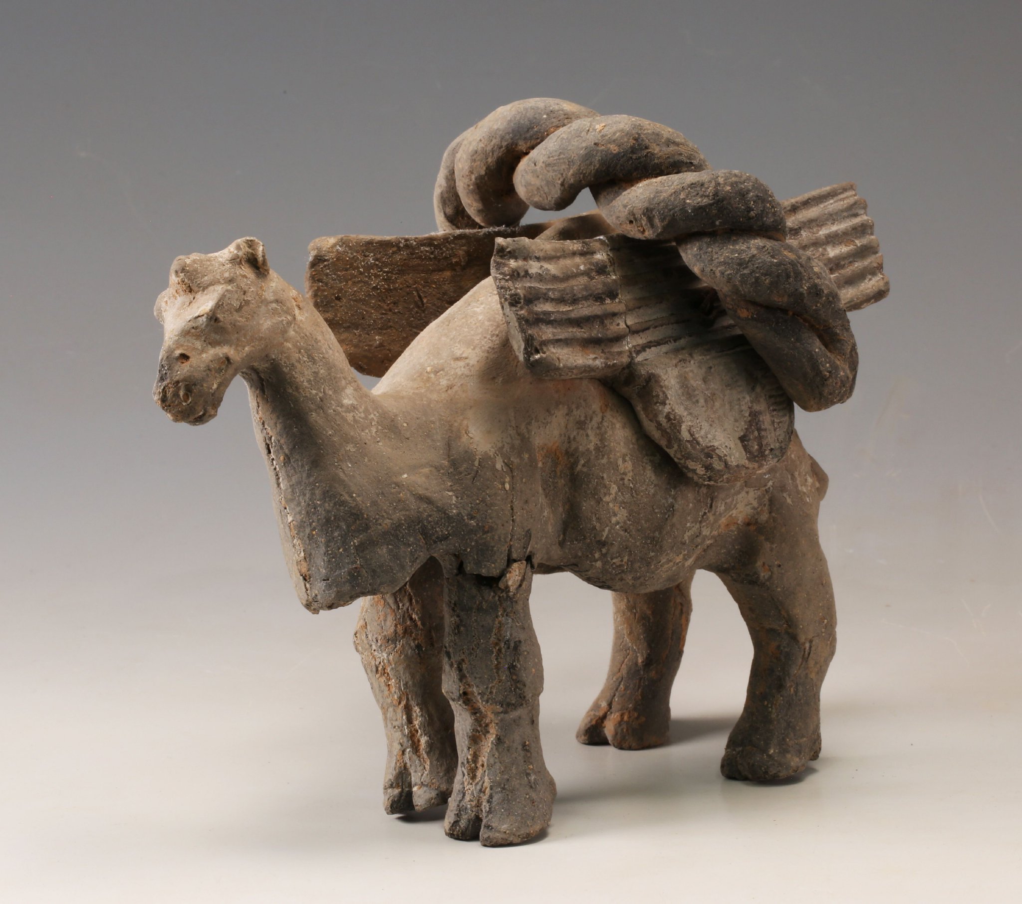 宇文覺墓出土的駱駝。陝西省考古研究院供圖