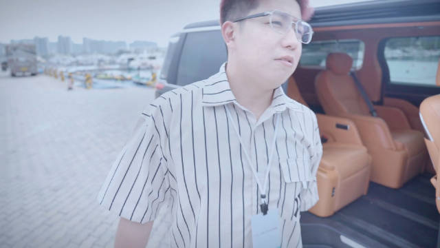 我本一无所有 但我坐上魏牌高山MPV 行政加长版 感觉自己是成功人士……