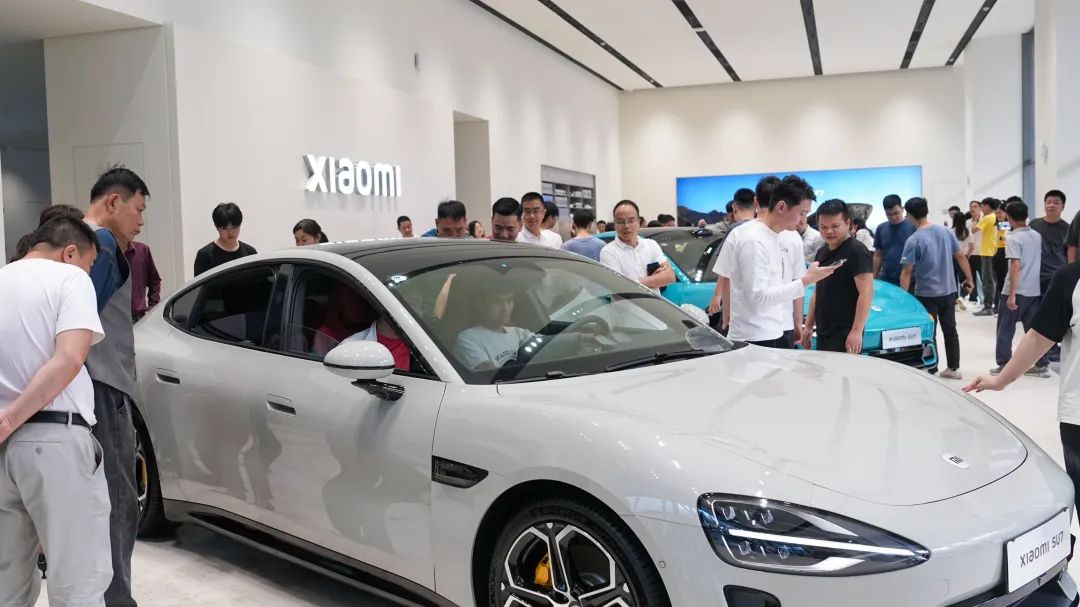 实探小米SU7交付中心：站满35+的中年人