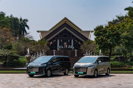 行政加长版，车长5405mm，完全称得上是成为路上不可忽视的焦点