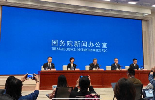 国新办举行“推动高质量发展”系列主题新闻发布会。澎湃新闻 刘璐 摄