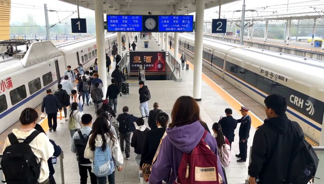 清明假期,淮南南站全力做好旅客出行服务。王神莹 摄
