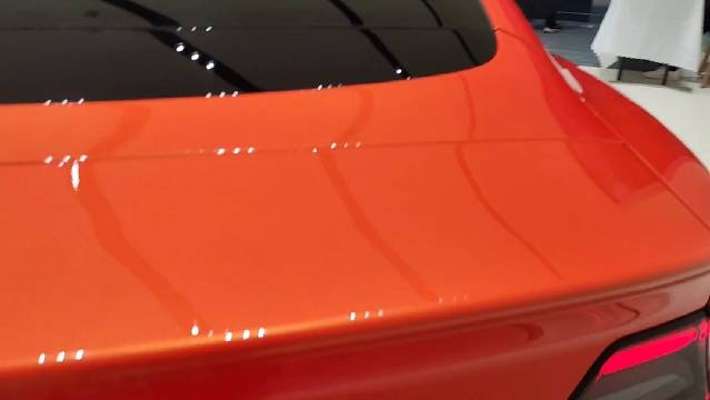 小米SU7进店实拍，后备箱半毛坯房风格受不了