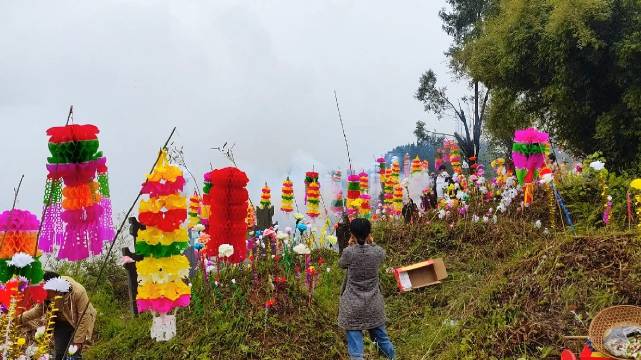 清明祭祖：鞭炮声是呐喊，雨滴声是思念！