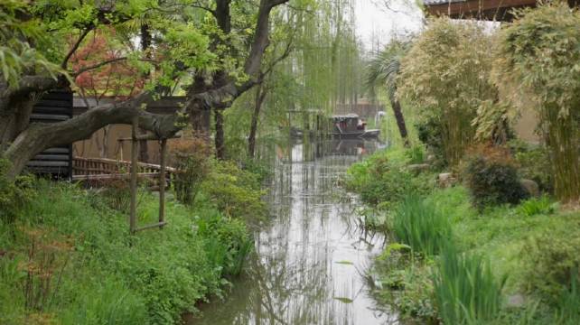 “烟雨江南”是一个充满诗意的景象…