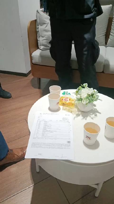 4月6日，杭州，女子发视频称，在宝马4S店做保养，一边保养一边开单增加费用…