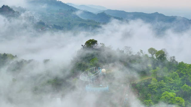 龙泉仙境：雾散青山现，人间胜景览