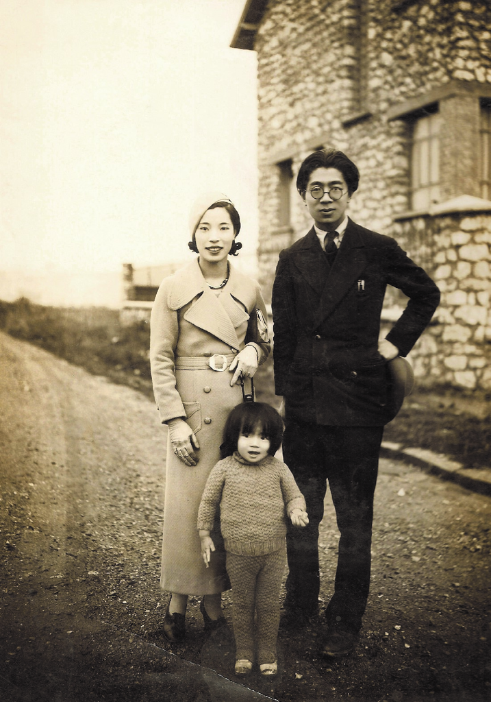 1933年，常沙娜與父母在巴黎合照。受訪者供圖
