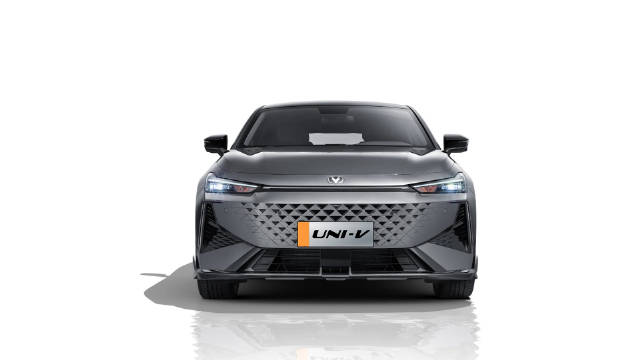 2.0T+8AT，还送终身免费保养，长安UNI-V稳赢吉利星瑞