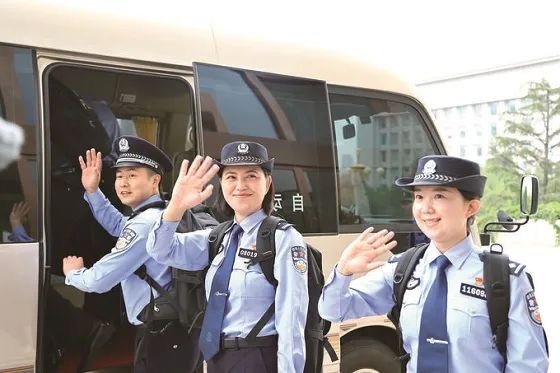 2023年9月25日，公安部赴塞爾維亞聯巡警隊民警乘車出發  圖自中國公安部